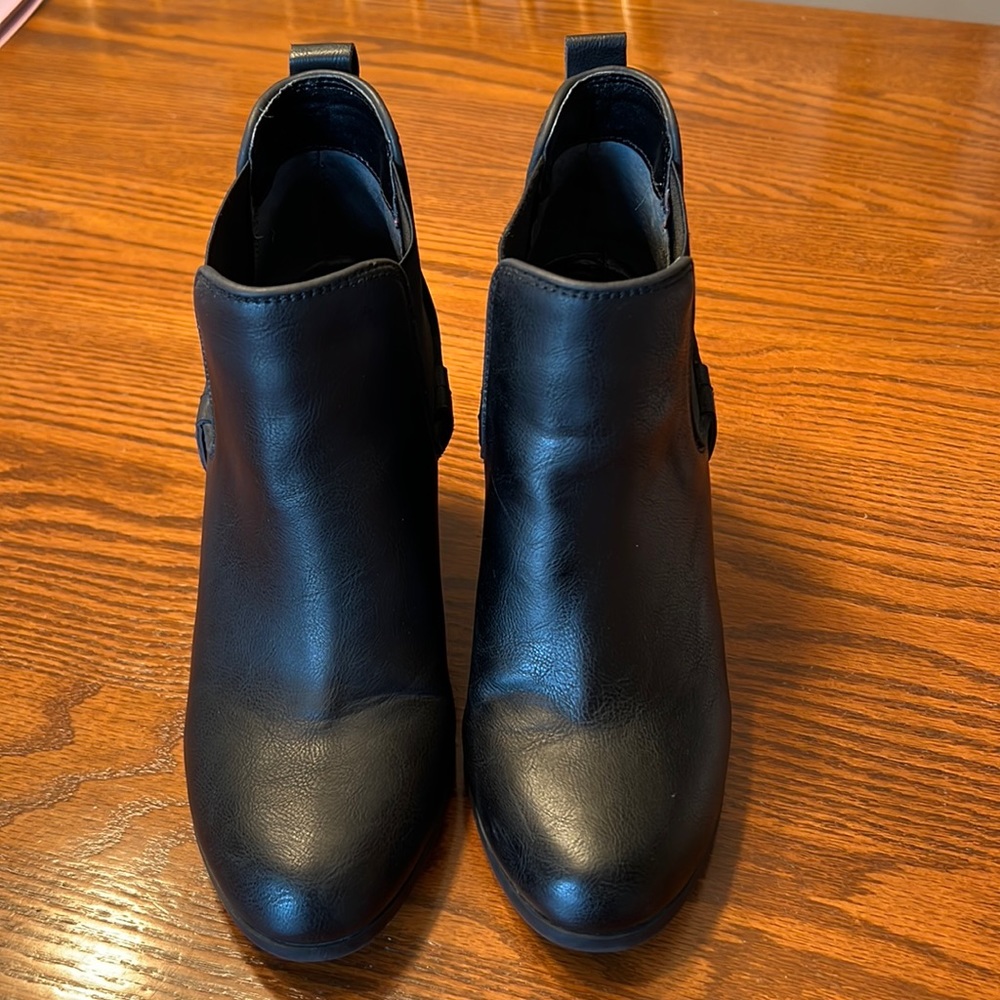 Carlos heeled ankle bootie size 8 #25